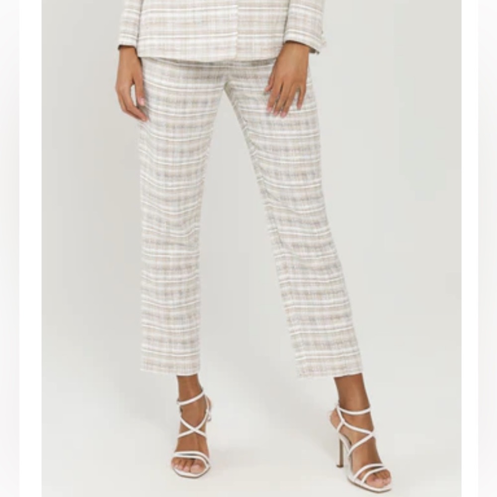 Something Navy Barbie Tweed Trouser
Beige Combo